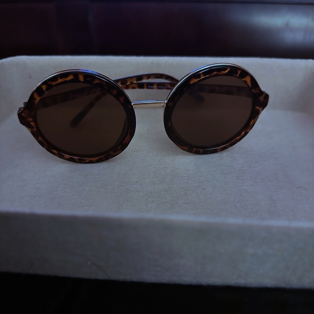 Tortoise Shell Round Sunglasses